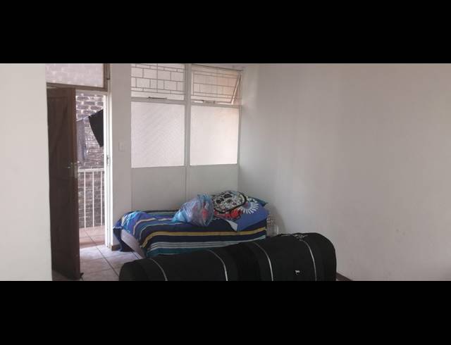 1 BEDROOM FLAT SOLD IN ELANDSHEUWEL